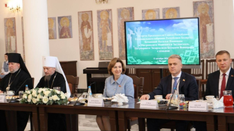 «ТОЛЬКО ВМЕСТЕ МЫ СМОЖЕМ ЗАЩИТИТЬ БУДУЩЕЕ НАШИХ ДЕТЕЙ»: ВСТРЕЧА С СЕМЬЯМИ В ПОЛОЦКОМ СПАСО-ЕВФРОСИНИЕВСКОМ МОНАСТЫРЕ