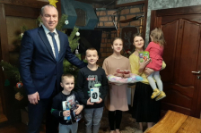 Член Совета Республики О.Жингель принял участие в новогодней благотворительной акции «Наши дети»