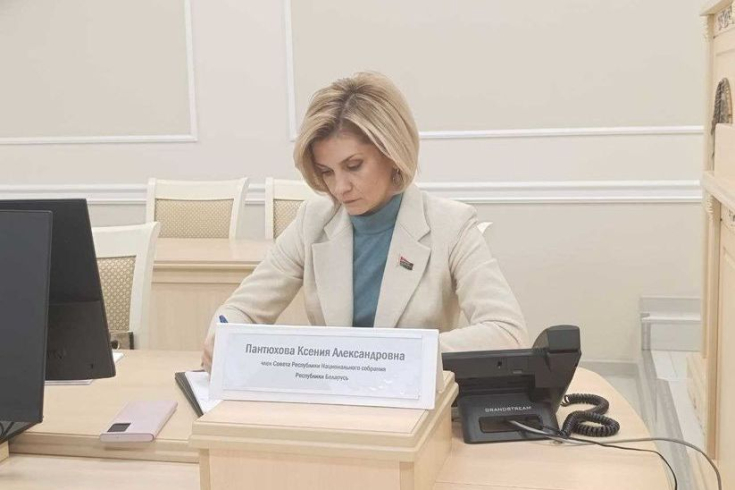 Член Совета Республики К.Пантюхова провела прямую телефонную линию и прием граждан в Калинковичах