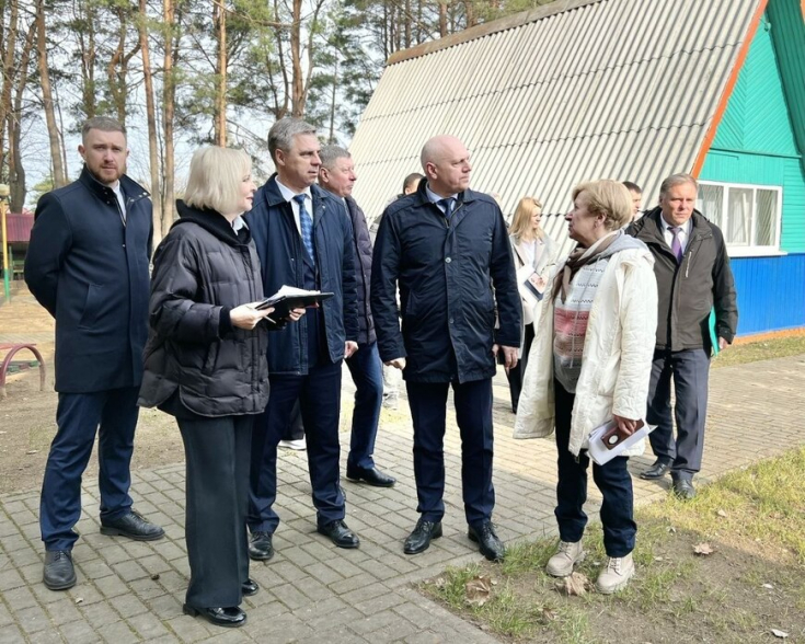 Член Совета Республики Андрей Жамойда проинспектировал степень готовности к открытию оздоровительного детского лагеря