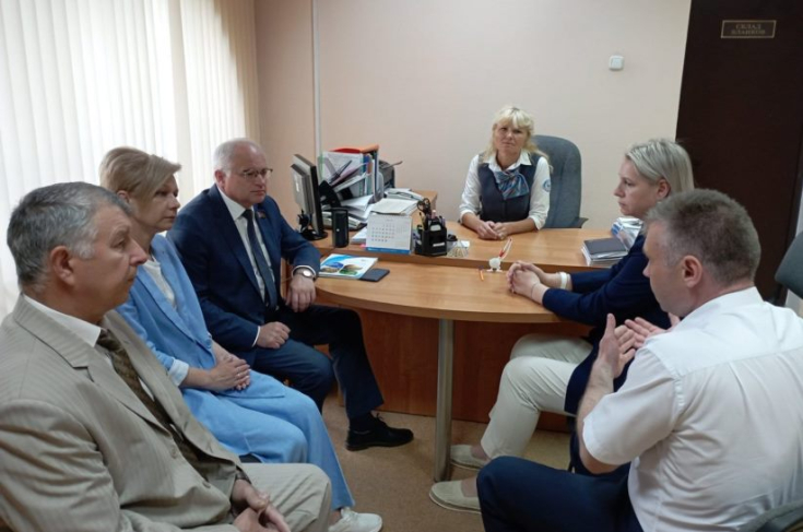 Член Совета Республики Ю.Деркач провел встречу с представителями первичной профсоюзной организации вокзала станции «Витебск»