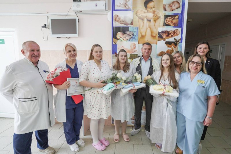 Александр Горошкин поздравил матерей, родивших детей в День Независимости Беларуси