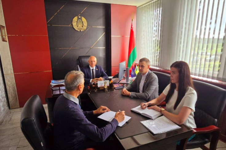 Член Совета Республики А.Жамойда провел личный прием граждан и прямую телефонную линию