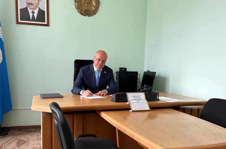 Член Совета Республики В.Байко провел личный прием граждан и прямую телефонную линию