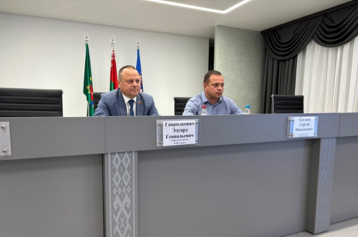 Член Совета Республики Э.Гаврилкович провел встречу с трудовым коллективом ОАО «Доломит»