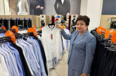 Член Совета Республики А. Смоляк провела мониторинг цен и ассортимента школьной формы в торговой сети Гомеля