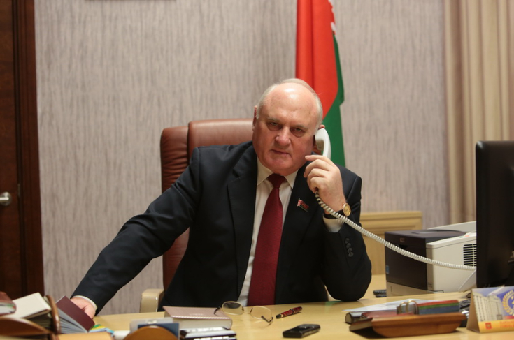 Член Президиума Совета Республики Попков А.А. провел «прямую телефонную линию»