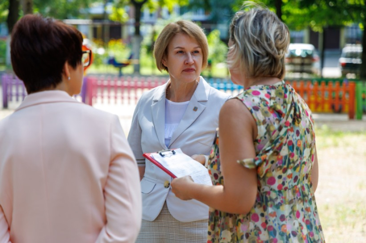 Член Совета Республики Е.Зенкевич ознакомилась с ходом подготовки учреждений образования г.Гомеля к новому учебному году