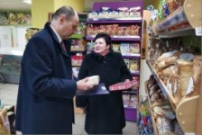 Член Совета Республики А.Кушнаренко провел мониторинг цен