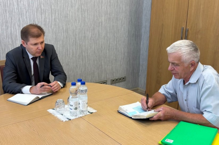 Член Президиума Совета Республики С.Сивец провел личный прием граждан в Совете Республики