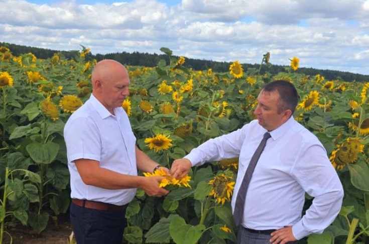 Член Совета Республики А.Жамойда посетил сельскохозяйственные организации Лидского района