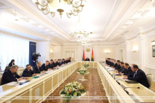 Члены Совета Республики А.Ляхов и И.Головатый приняли участие в совещании у Главы государства