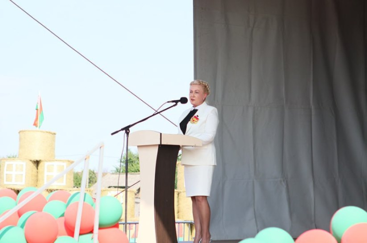 Член Совета Республики Н.Глинская поздравила тружеников села Воложинского района