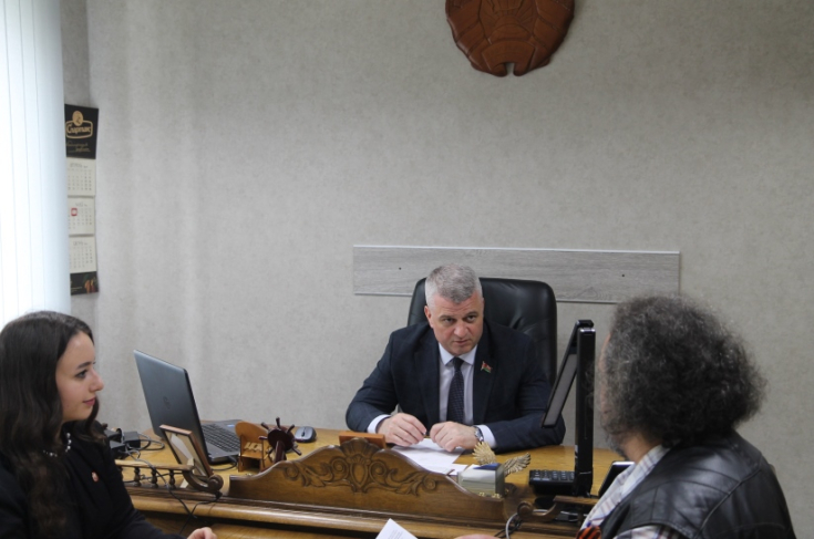 Член Совета Республики А.Неверов провел личный прием граждан и прямую телефонную линию