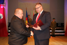 Член Совета Республики В.Хроленко награжден почетной грамотой Пинского райисполкома