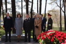 Члены Совета Республики возложили цветы к мемориальному комплексу «Масюковщина»