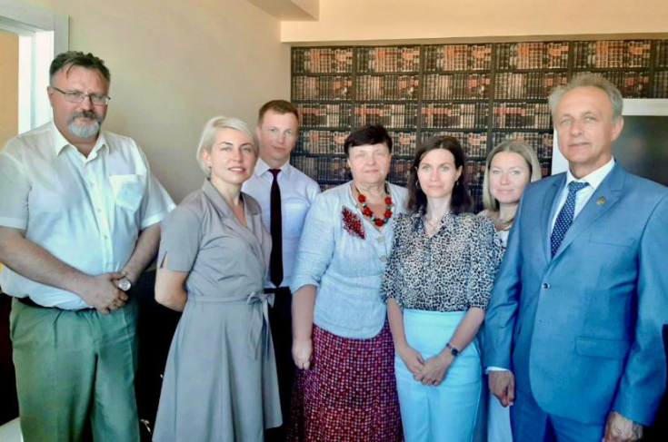 Член Совета Республики В.Чайчиц встретился с трудовым коллективом специализированной юридической консультации