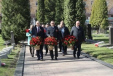 Член Совета Республики А.Кушнаренко принял участие в возложении цветов