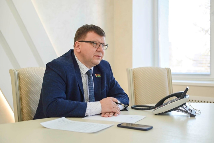 Член Совета Республики О.Иванов провел личный прием граждан и прямую телефонную линию в Гродненском райисполкоме