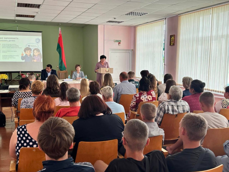 Алла Смоляк встретилась в рамках Единого дня информирования с трудовым коллективом ОАО «Пераможник» Брагинского района