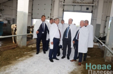 Член Президиума Совета Республики М.Русый с рабочим визитом песетил сельскохозяйственные объекты Житковичского района