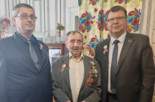 Член Совета Республики О.Иванов поздравил ветерана Великой Отечественной войны с 98-летием