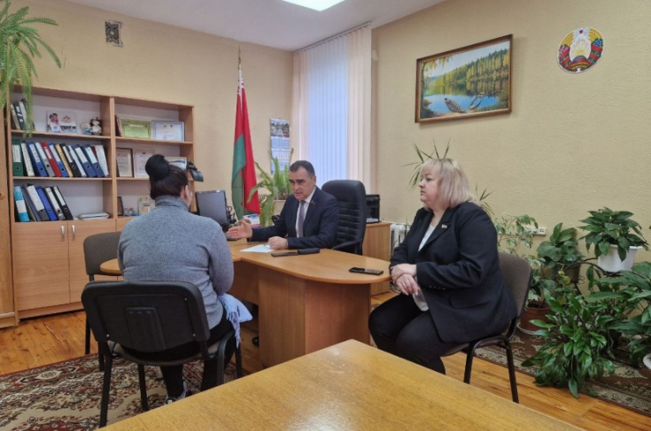 «Дойти до самых отдаленных уголков округа, понять, что волнует людей, — задача представителя любой ветви власти». А.Карпицкий провел личный прием граждан
