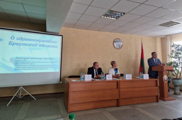 «Говорить с людьми, использовать для этого все возможности – основная миссия парламентария». А.Карпицкий встретился с трудовым коллективом