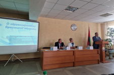 «Говорить с людьми, использовать для этого все возможности – основная миссия парламентария». А.Карпицкий встретился с трудовым коллективом