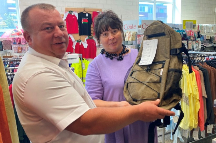 Член Совета Республики Ю.Васильцов провел мониторинг цен и ассортимента школьной одежды в торговых объектах Рогачева