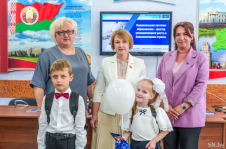 Член Совета Республики Е.Зенкевич приняла участие в акции «Соберем портфель первокласснику»