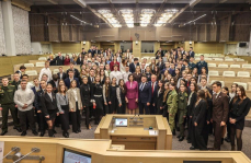 Развитие патриотического культурно-образовательного проекта «Поезд Памяти» обсудили участники первого молодежного военно-патриотического форума во время встречи с председателем Совета Республики Национального собрания Натальей Кочановой