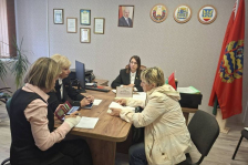 Член Совета Республики И.Толкачева провела личный прием граждан и посетила многодетную семью