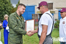 Дмитрий Захарчук поздравил первых комбайнеров-тысячников Волковысского района