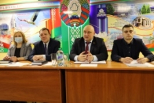 Член Совета Республики Д.Демидов провел единый день информирования в Новополоцком территориальном центре социального обслуживания населения
