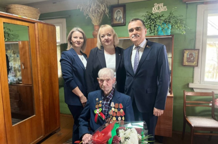 А.Карпицкий навестил ветерана Великой Отечественной войны
