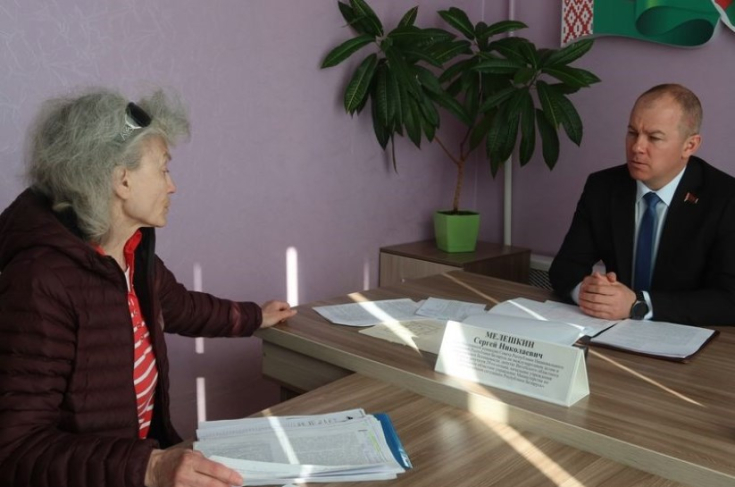 Сергей Мелешкин провел выездной прием граждан в Поставском районе