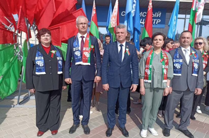Член Совета Республики А.Неверов принял участие в праздновании Дня Государственного герба и Государственного флага Республики Беларусь