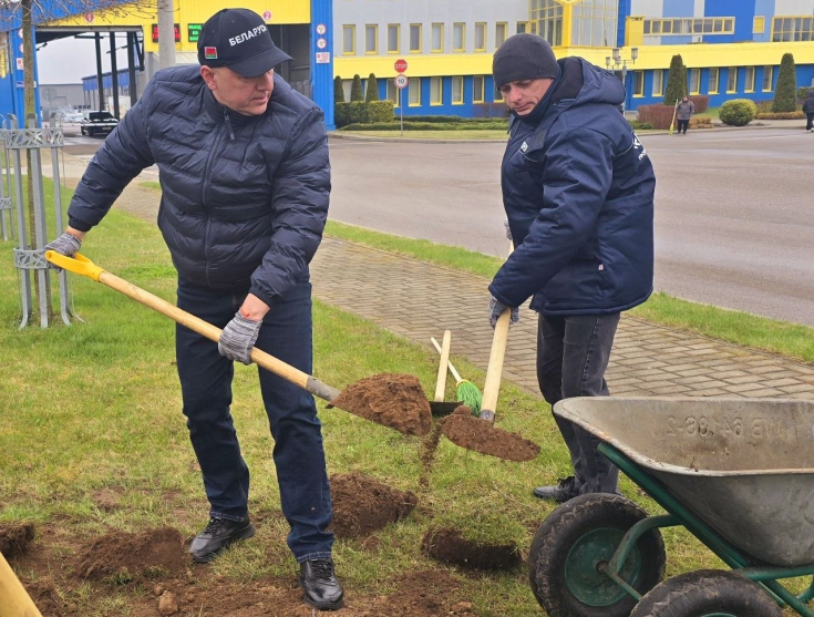 Член Совета Республики Андрей Жамойда принял участие в республиканском субботнике