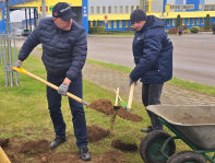 Член Совета Республики Андрей Жамойда принял участие в республиканском субботнике
