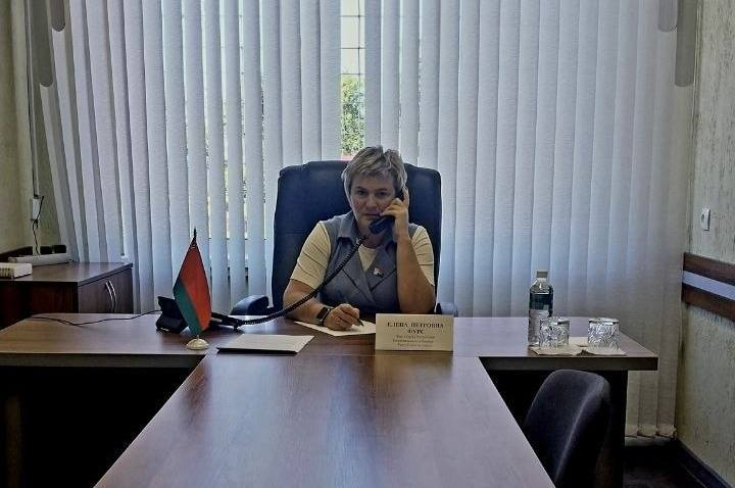 Елена Фурс провела прямую телефонную линию и личный приём граждан в Россонах