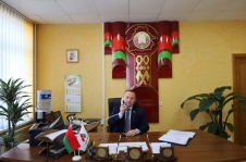 Член Совета Республики А.Пищ
провел прямую телефонную линию

