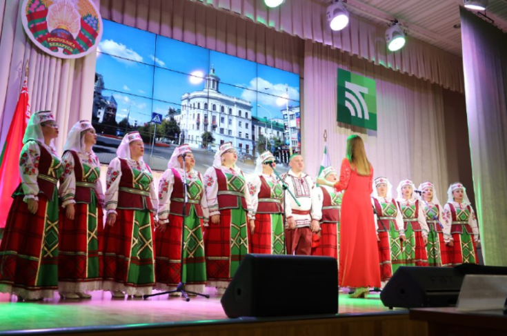 Член Совета Республики В.Ананич поблагодарил участников фестиваля «Профсоюз — моя судьба»