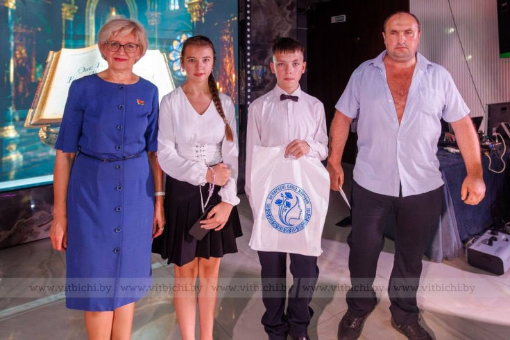 Ирина Левкович приняла участие в республиканской благотворительной акции «Соберем портфель к школе»