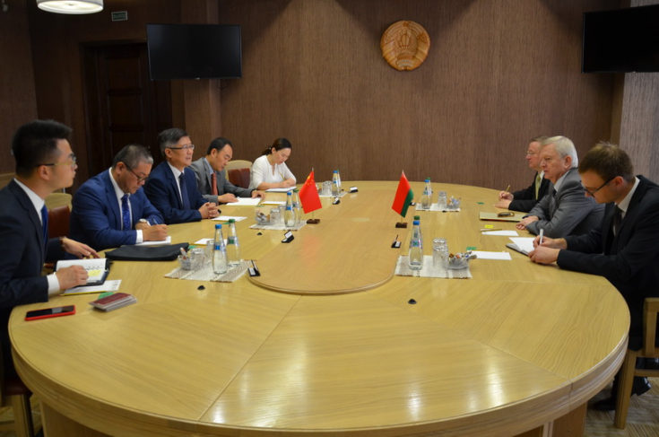 Член Президиума Совета Республики С.Рахманов встретился с
послом Китая в Республике Беларусь
