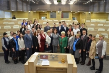 Председатель Совета Республики Н.Кочанова встретилась в Совете Республики со школьниками Брестчины