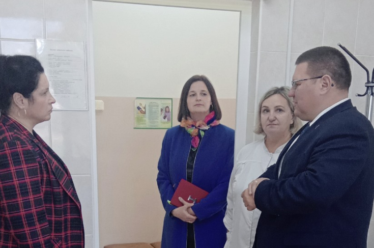 Член Совета Республики П.Ошурик провел мониторинг фельдшерско-акушерского пункта в деревне Большие Шиловичи Слонимского района