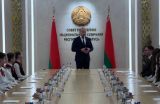 В рамках Всебелорусской акции "Мы — граждане Беларуси!" Роман Бродов в торжественной обстановке вручил паспорта граждан Республики Беларусь 19 юношам и девушкам со всей страны