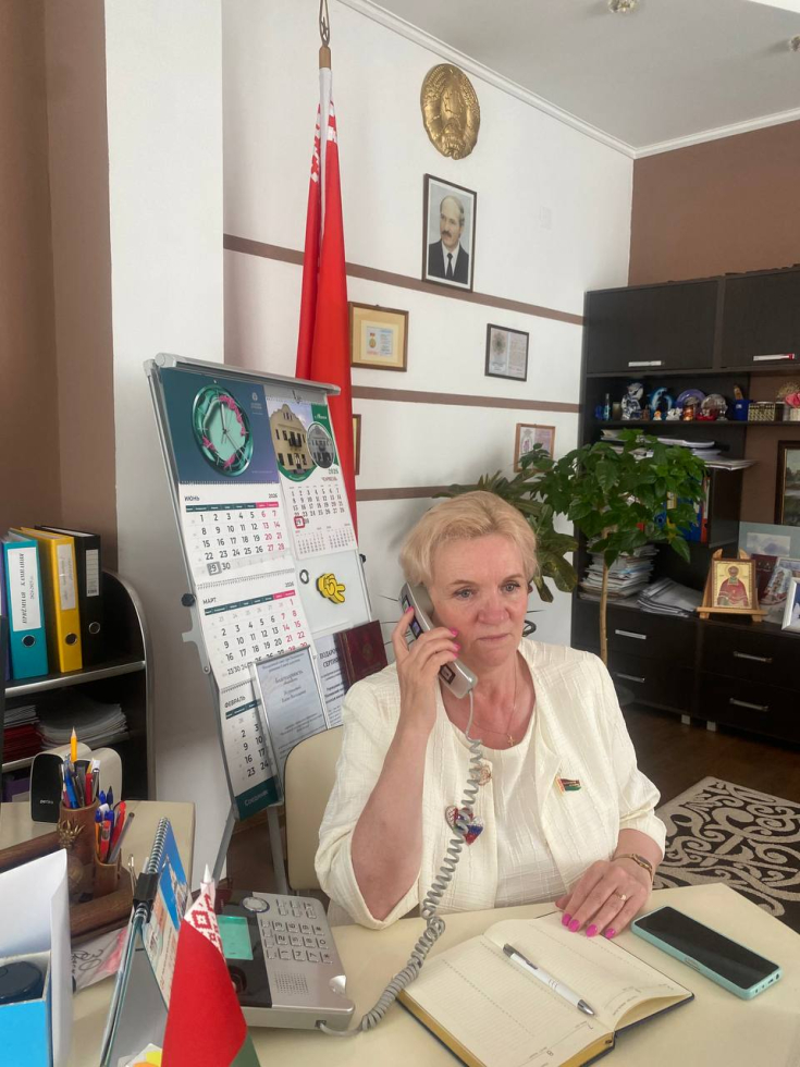 Елена Журавлёва провела личный прием граждан и прямую телефонную линию в Несвиже