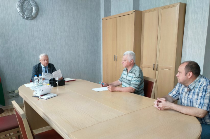 Член Президиума Совета Республики С.Рачков провел личный прием граждан